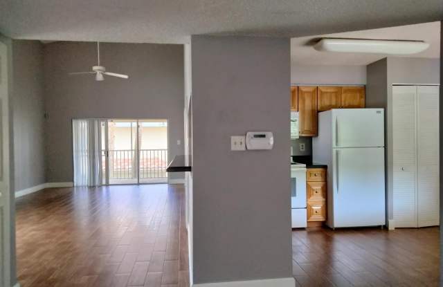 17201 GLENMOOR Drive Gallery 4