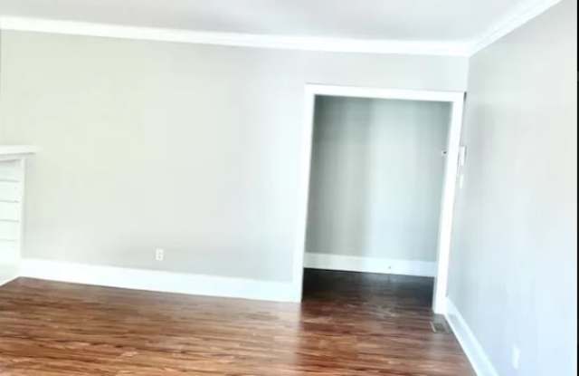 6046 S. Rhodes Ave - 1 Gallery 3