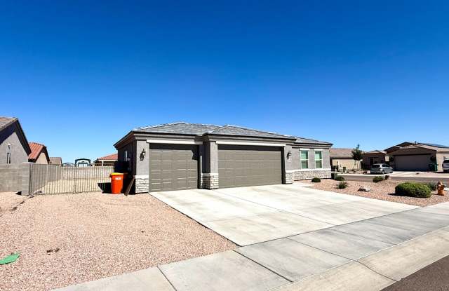 Beautiful 2024-Built 3-Bedroom Home with Solar Panels & 3-Car Garage! Gallery 4