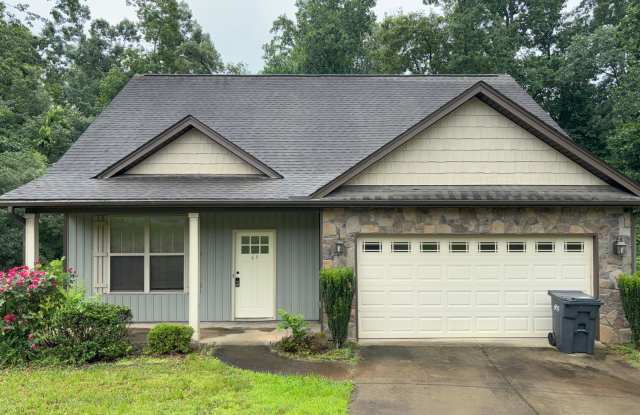 4 bedroom, 2.5 bath centrally located in Travelers Rest !! Freshly Painted and Ready for an Immediate Move in!!! photos photos