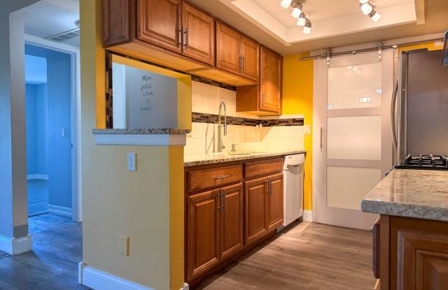 Updated 2-bedroom, 2-bath condo in Aurora! Gallery 3