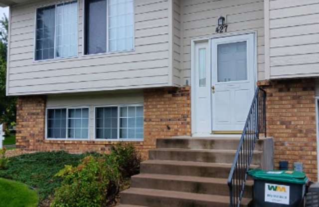 Beautiful 3 bedroom townhome in Maplewood. - 427 Dorland Road South, Maplewood, MN 55119