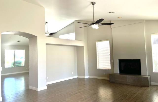 7219 E. Wing Shadow Road Gallery 4