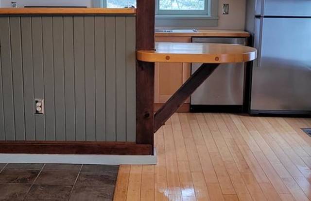 Lovely Remodeled 3BR/2Bath House in Vergennes - Convenient to Middlebury & Burlington Gallery 3
