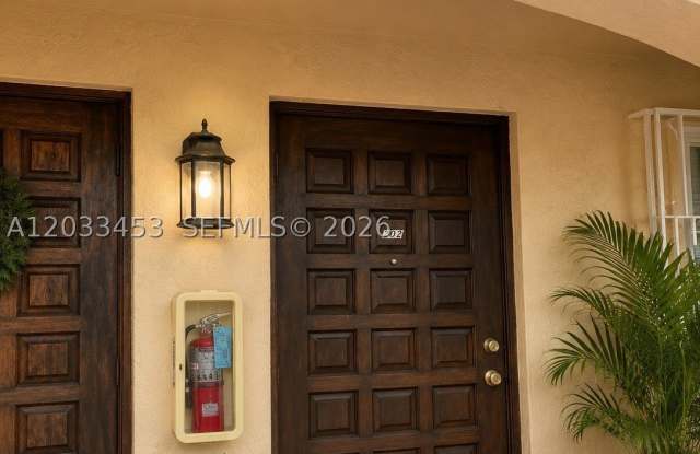 2220 W 74th St photos photos