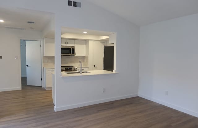 Aberdeen Duplex - 2Bd/2Ba - Remodeled - W/D - Fireplace - Garage - Fenced Patio - $1600 Gallery 3