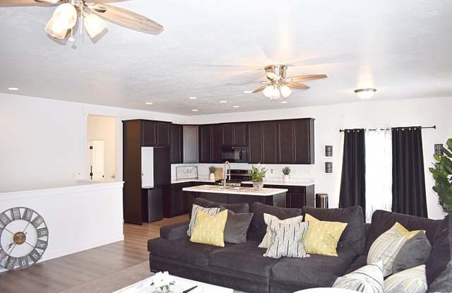 2112 E HERITAGE DR Gallery 4