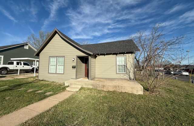 Charming 2-Bed, 1-Bath Home in the Heart of Waco! photos photos