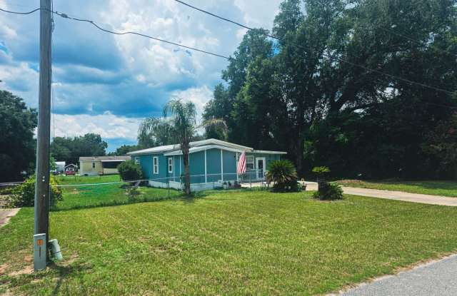 *** NOT READY FOR SHOWING OR MOVE IN UNTIL MID OCTOBER *** Country living with fenced yard Gallery 3