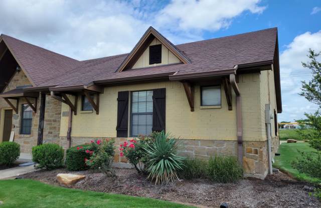 College Station - 3 bedrooms / 3 Baths Townhome in the Barracks! photos photos