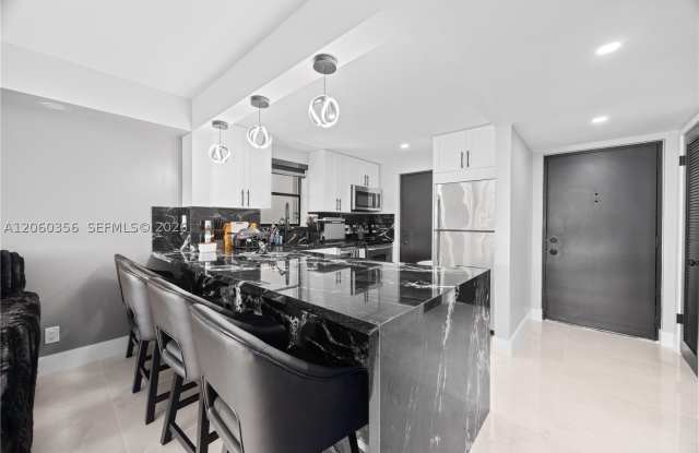 2302 S Cypress Bend Dr photos photos