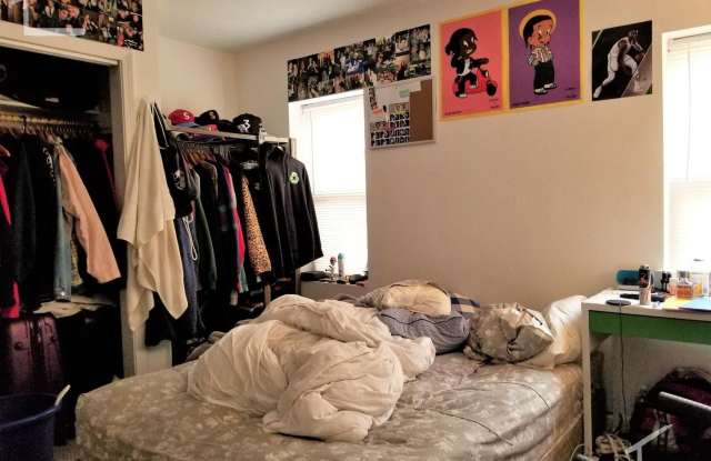 2 bed steps to NorthEastern photos photos