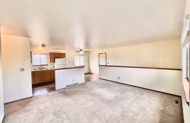 Great 3 bedroom 2 bath Ranch home with full finished basement, 1 car garage & large fenced backyard in Windsor, CO Gallery 3