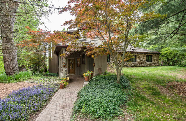 10985 E Pleasant Lake Road - 10985 East Pleasant Lake Road, Washtenaw County, MI 48158