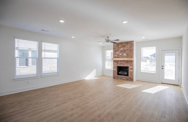 ***136 S. Broyles Avenue*** Gallery 4