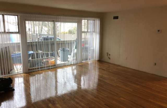 202 Central Gallery 1