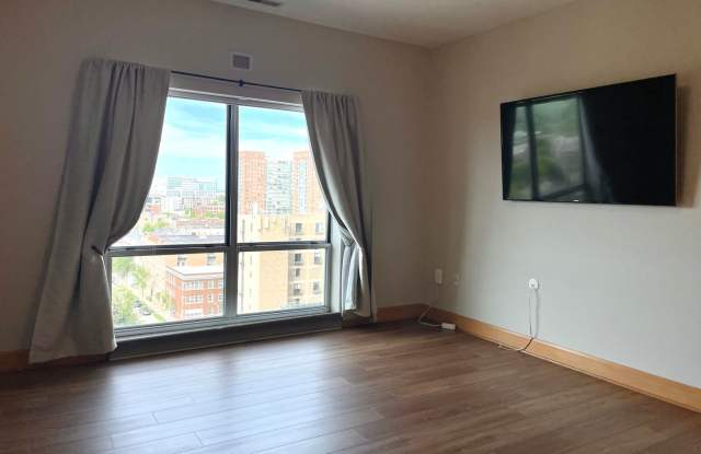 Luxury Top-Floor Condo for Rent Gallery 3