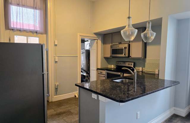 109 North Market Street - 3 photos photos