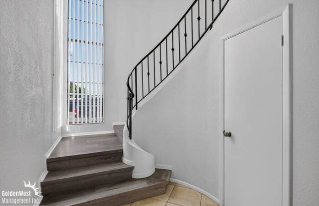 839 South Westwood Gallery 2