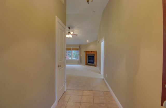 Almost New! 4 Bedroom Home Gallery 3