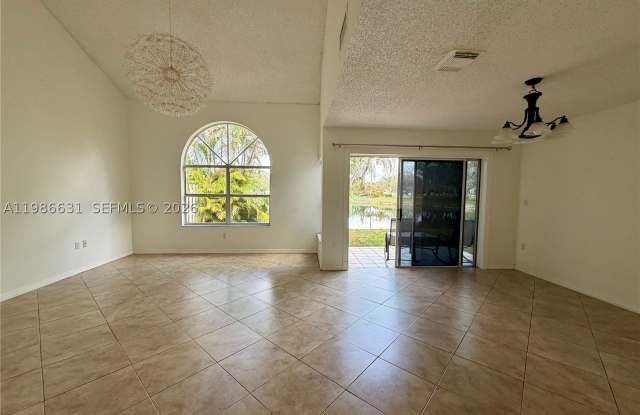 12619 NW 11th Pl Gallery 3