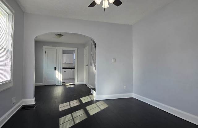 Updated 2 bedroom Townhouse - Garfield Park-South Neighborhood Gallery 4