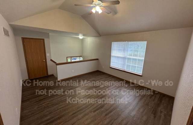709 SE Drew Ct Gallery 3