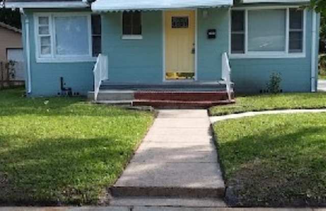1928 College Circle N. - 1928 College Cir N, Jacksonville, FL 32209