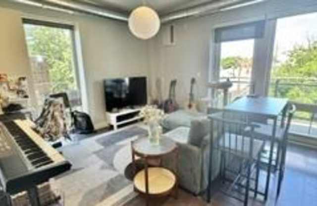 2407 W Eastwood Avenue, Gallery 2