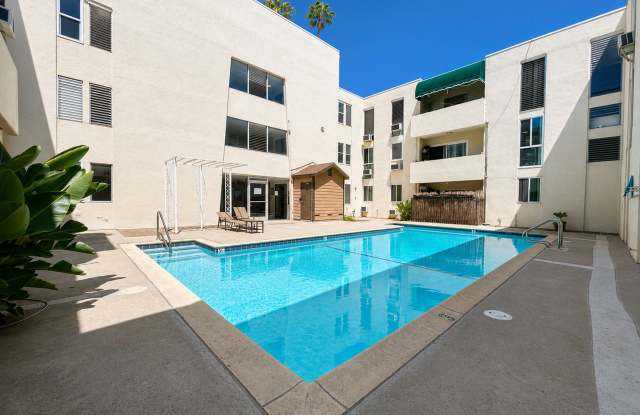 Tarzana Five Apartments Gallery 3