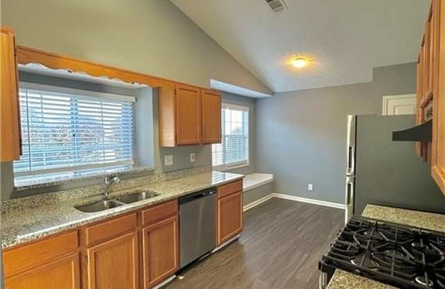 4885 Streamside Drive Gallery 4
