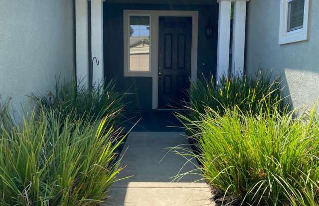 BEAUTIFUL 3 BED 2.5 BATH HOME LOCATED IN THE CLOVER CREEK VILLAGE photos photos