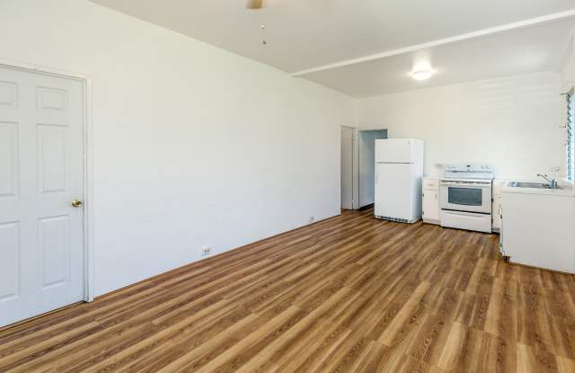 1719 Ashford Street - Upstairs Gallery 4
