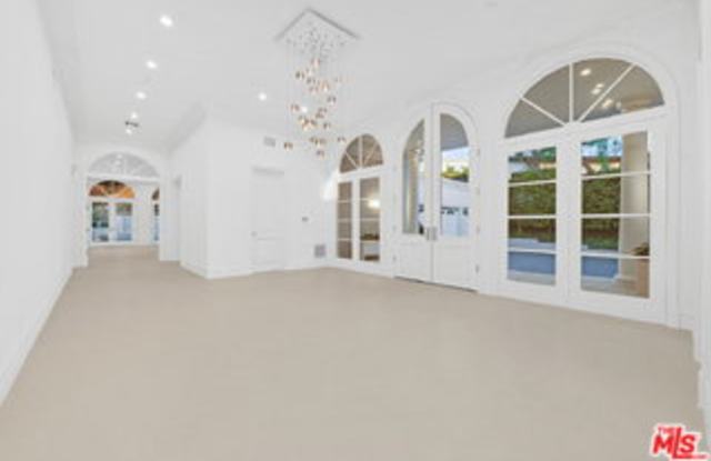 475 Martin Lane Gallery 2