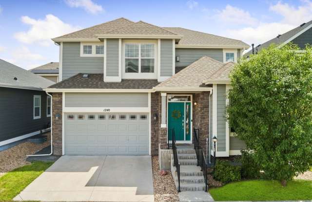 Evolve Real Estate: Evolve Real Estate: Meticulous Executive 4 Bedroom Plus Den Plus Finished Basement in Gated Community minutes from Lowry! - 1240 South Verbena Street, Arapahoe County, CO 80247