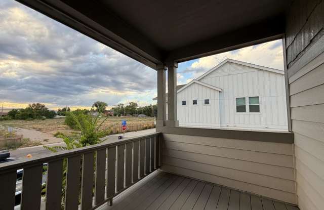 Newer Build 2B/2B in Fort Collins with Attached Garage Now Available! Gallery 4