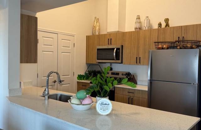 The Crest at Skyline Now offering up to 10 weeks FREE rent! Call today to schedule your tour: (480) 390-5392 Gallery 2