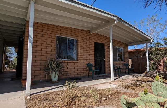 3bed & 2bath - BRAND NEW AC - Must See Home Historic Barrio Hollywood- photos photos