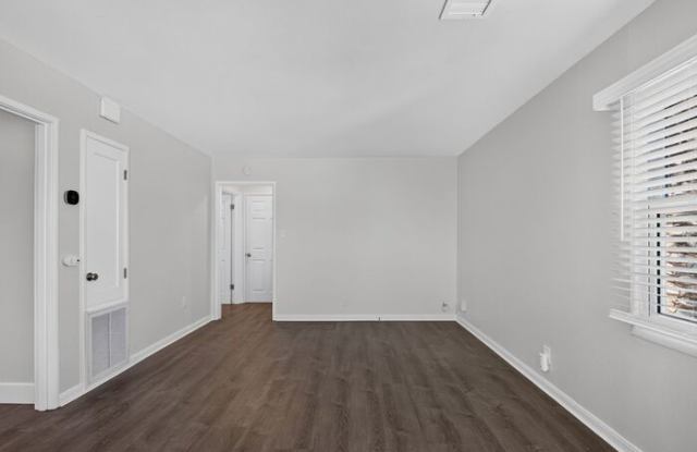 423 Webster Street Gallery 4