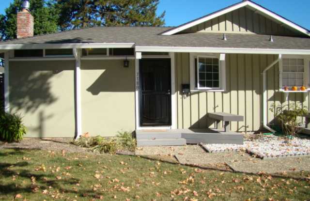 2 Bedroom 2 Bath, dishwasher, yard, 2 parking spaces photos photos