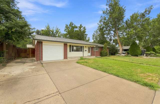 Large Arvada house with yard Gallery 3