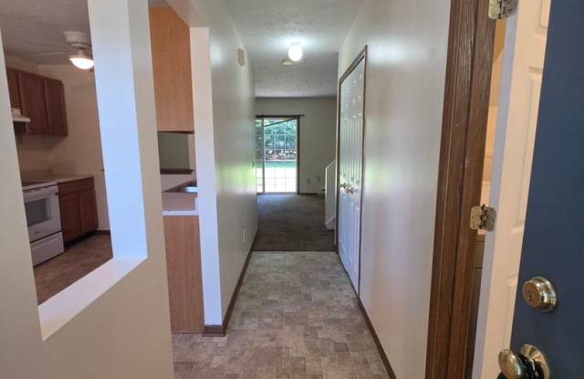 Kent-2 Bedroom 1.5 Bath Gallery 4