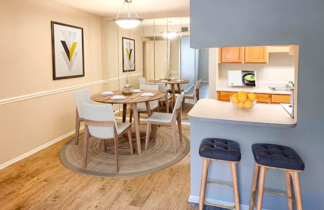 Diamond Lakes Apartment Homes Gallery 2