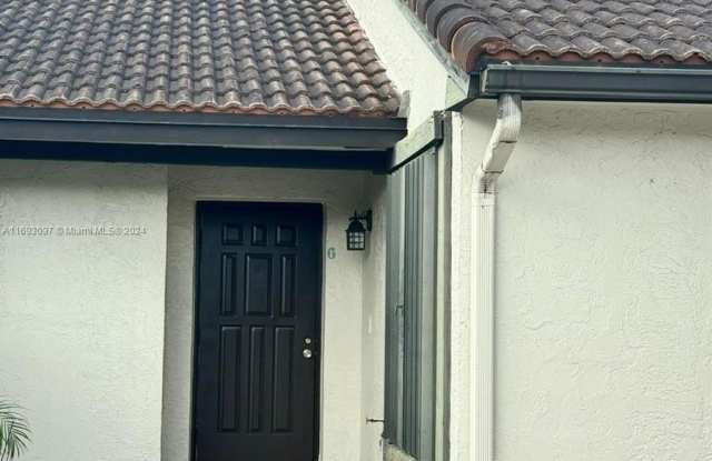 4860 SW 152nd Pl - 4860 Southwest 152nd Place, Kendall West, FL 33185