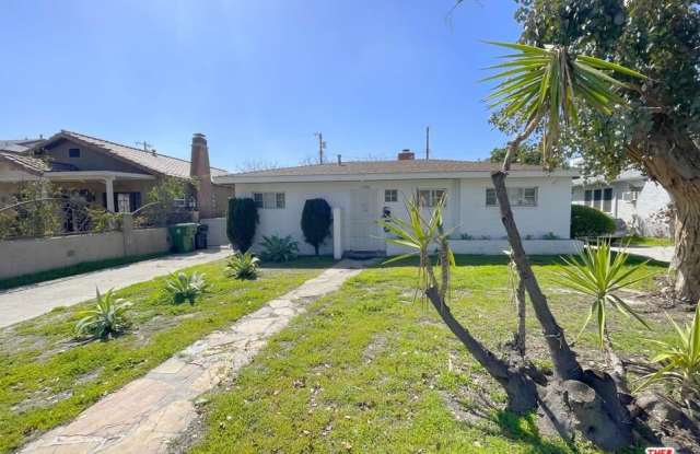 11238 Oxnard St photos photos