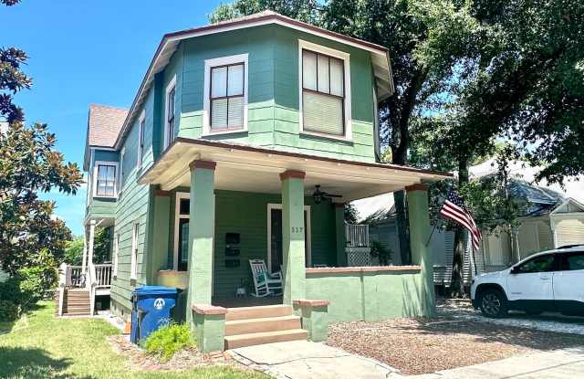 Great downtown location just 1-1/2 blocks off Centre St.! Gallery 4