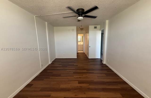 500 Executive Center Dr Gallery 3