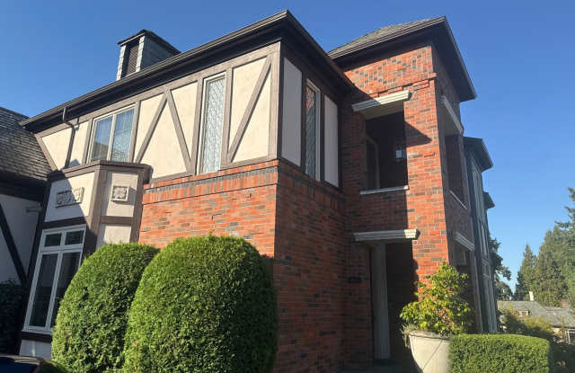 Dec Special Promotion! Exceptional 3 bed, 3 bath in Houghton Kirkland. Move in Ready. photos photos