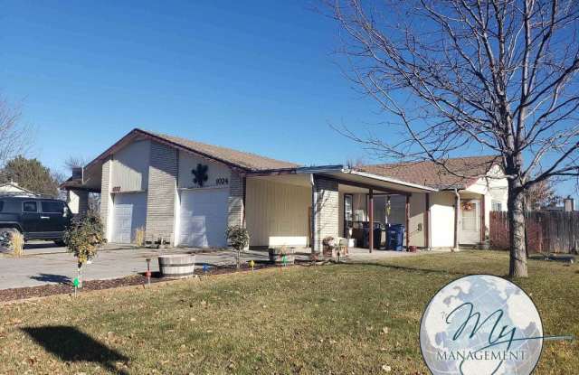 1024 Locust St N photos photos
