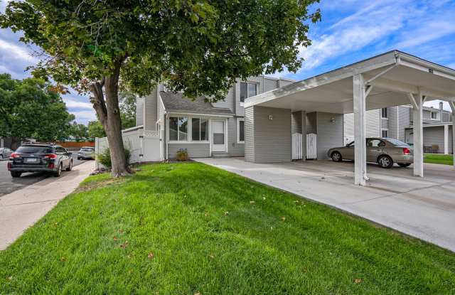 Spacious End Unit in Thornton photos photos